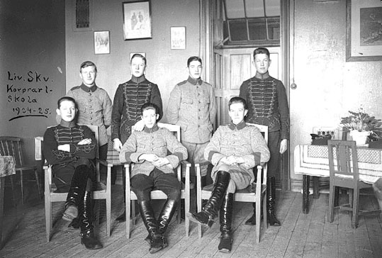 7 husarer ur Livskvadronens  korpralskola 1924-...