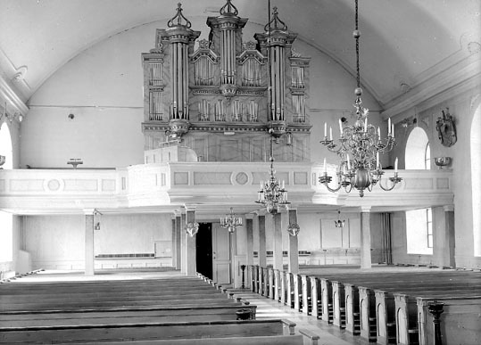 Eksjö kyrka, interiör med orgelläktaren från 1965.