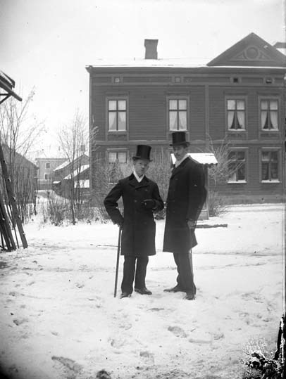 Josef Bildsten och Lasse Landgren framför södra...