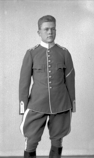Menige Ståhl fotograferad i uniform.
